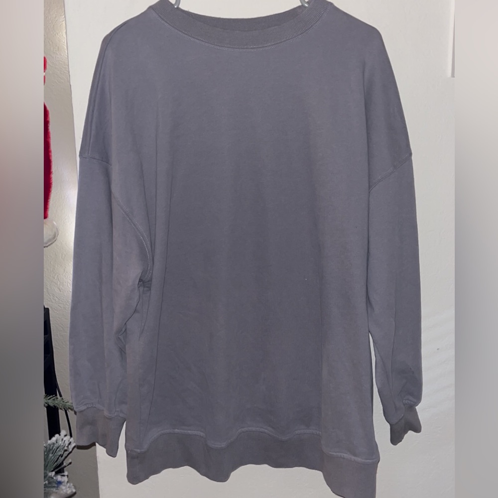 Gray sweatshirt